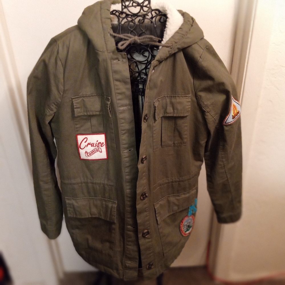 New Look Ladies/Youth camo colored lined Faux Jacket. Clean and warm. Size Med.